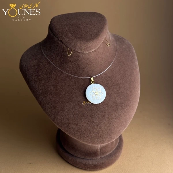 آویز طلا گلبرگ صدفی